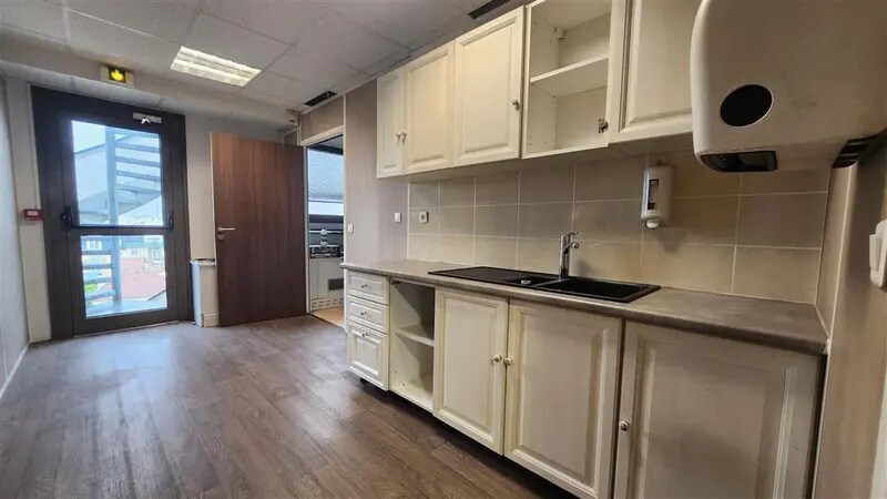 Office in La Garenne-Colombes for lease - Building Photo - Image 3 of 8