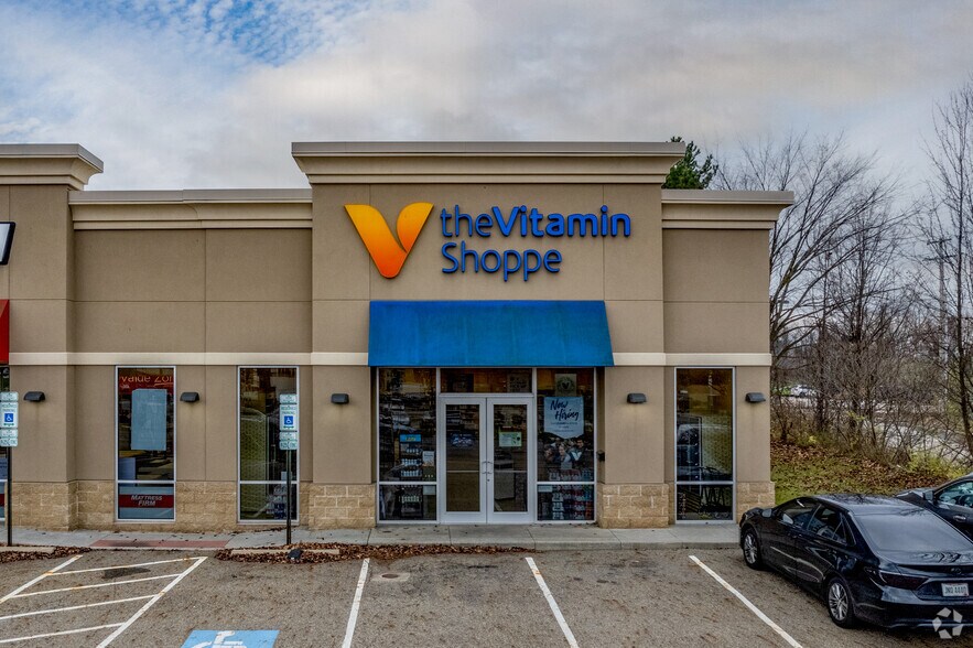 1190 Main St, Cuyahoga Falls, OH à louer - Photo du bâtiment - Image 3 de 4