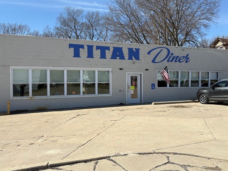 833 Nemaha St, Humboldt, NE à vendre - Photo principale - Image 1 de 29