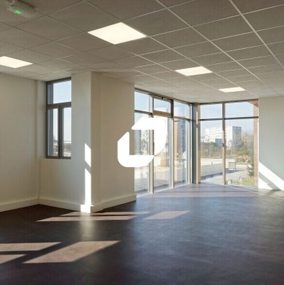 7-11 Allée Des Carrieres, Le Blanc-Mesnil à louer - Photo du bâtiment - Image 2 de 5