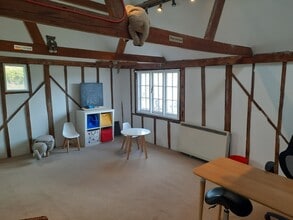Broadway Road, Lightwater for lease Interior Photo- Image 2 of 6