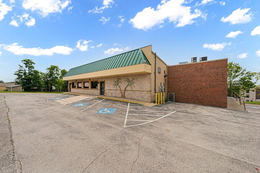 754 W Cherry St, Glasgow, KY à vendre - Photo du bâtiment - Image 2 de 29