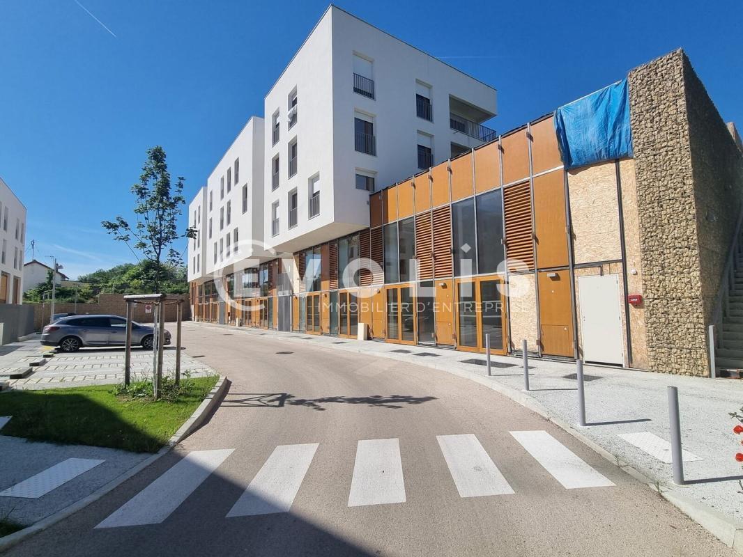 Flex in Vitry Sur Seine for lease Building Photo- Image 1 of 9