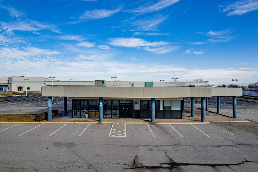 2301 N Aspen Ave, Broken Arrow, OK à louer - Photo du bâtiment - Image 2 de 5