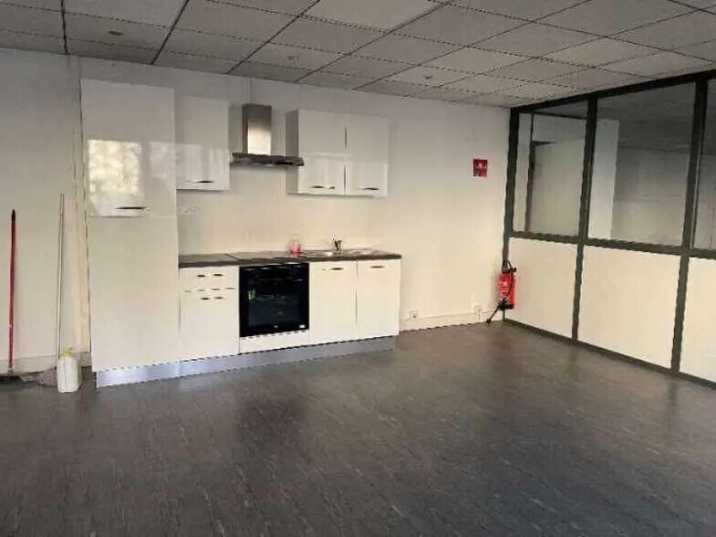 Office in Villeurbanne for sale - Interior Photo - Image 3 of 8