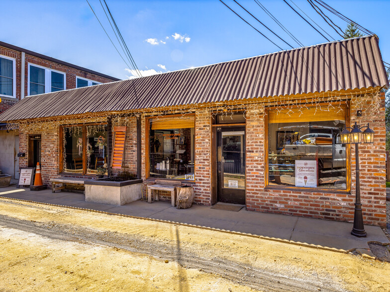 30 Times Arcade Aly, Brevard, NC à vendre - Photo principale - Image 1 de 1