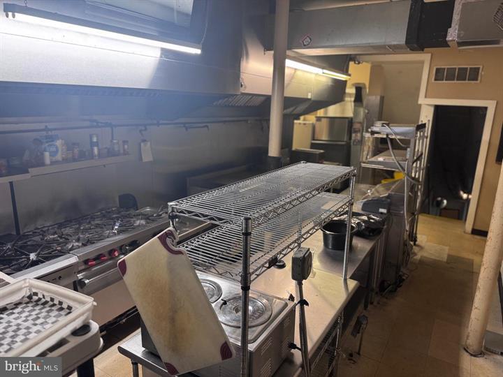 24-32 E Main St, Fleetwood, PA for lease - Building Photo - Image 3 of 10