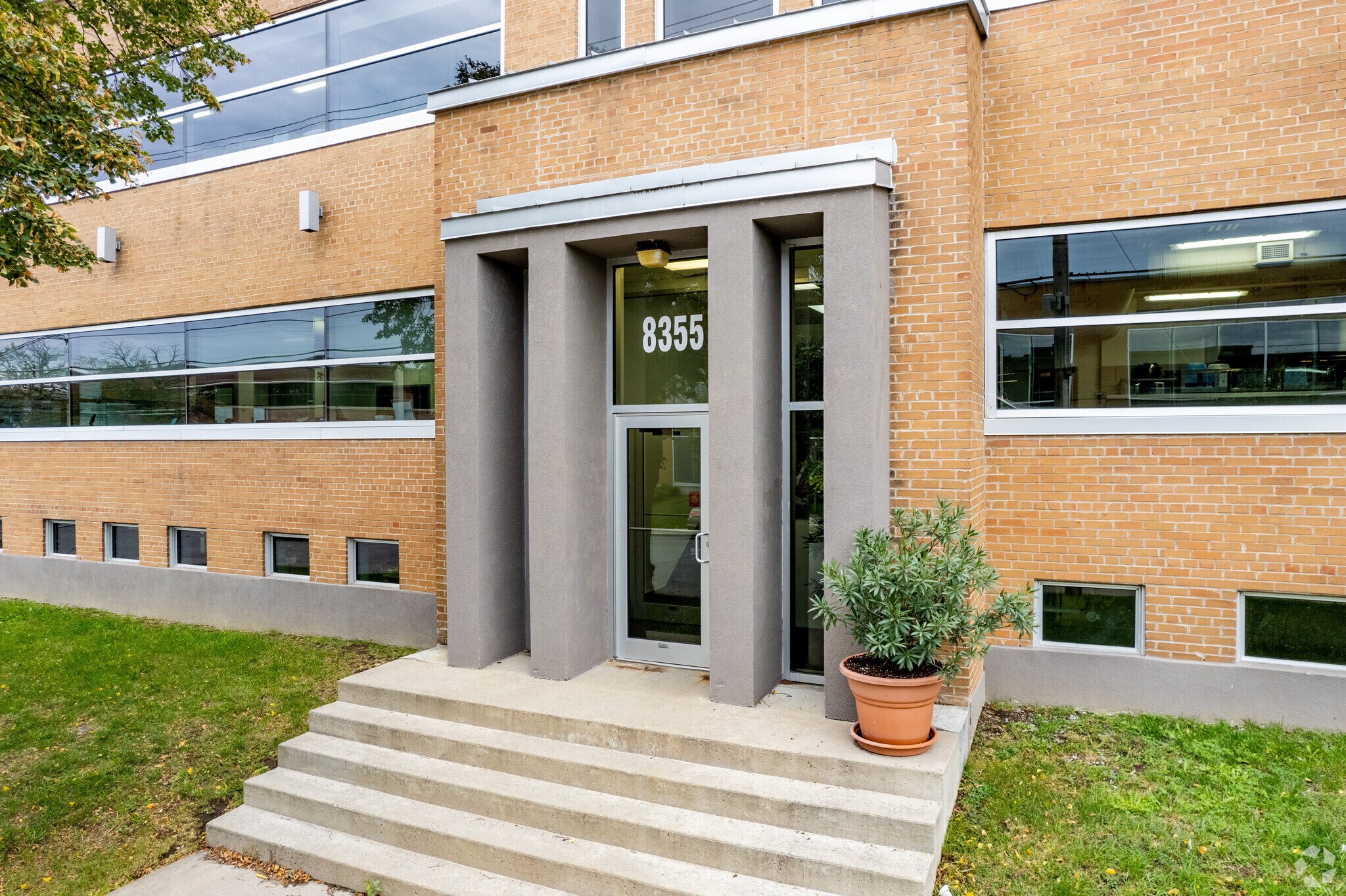 8355 Rue Jeanne-Mance, Montréal, QC à vendre Photo du bâtiment- Image 1 de 1