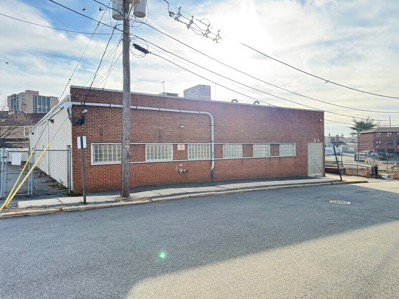 18 Wendell Pl, Fairview, NJ à louer - Photo du bâtiment - Image 3 de 16