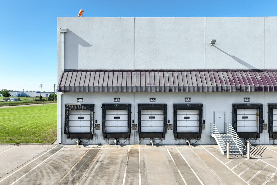 1201 John Burgess Dr, Fort Worth, TX for lease - Building Photo - Image 3 of 5