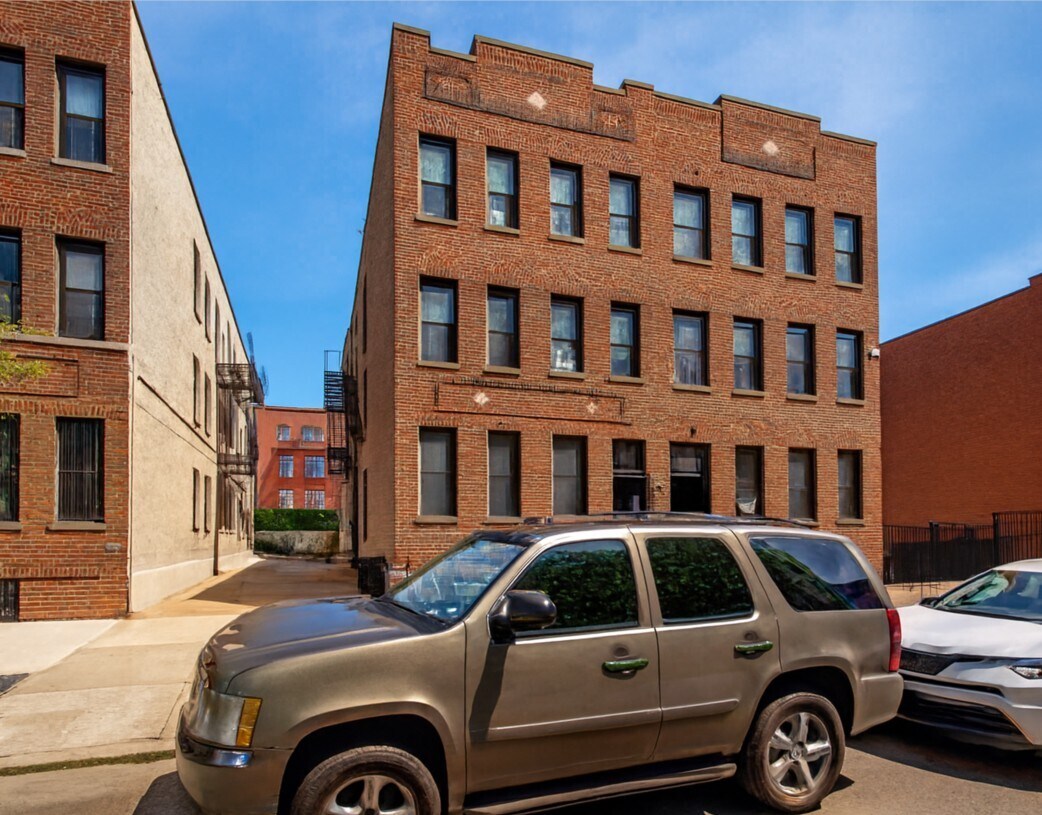 4715 47th St, Woodside, NY à vendre Photo principale- Image 1 de 13