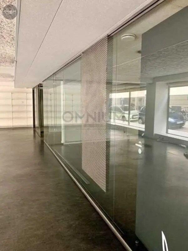 Retail in Lyon for lease Interior Photo- Image 1 of 5