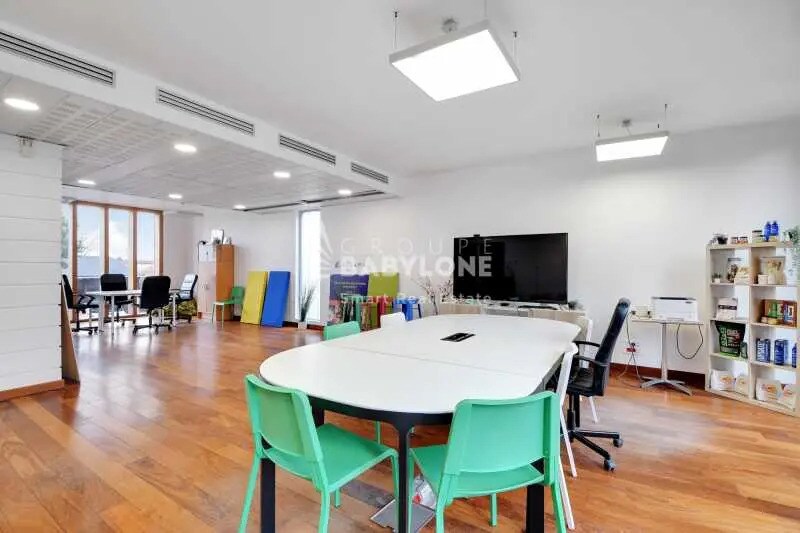 Office in Malakoff for lease - Building Photo - Image 3 of 14