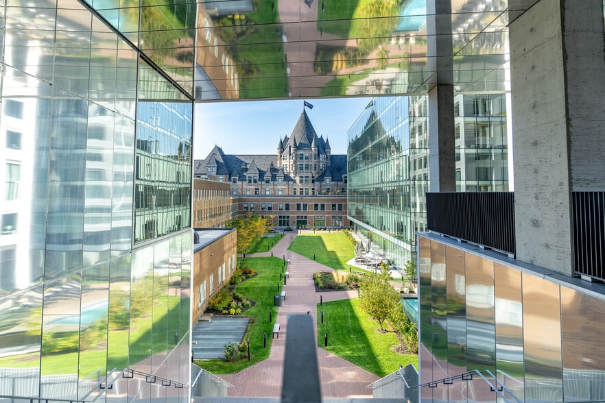 530 St Saint-Hubert, Montréal, QC for lease - Primary Photo - Image 1 of 23