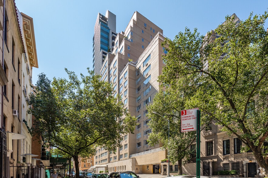 1062 3rd Ave, New York, NY à louer - Photo du bâtiment - Image 3 de 4