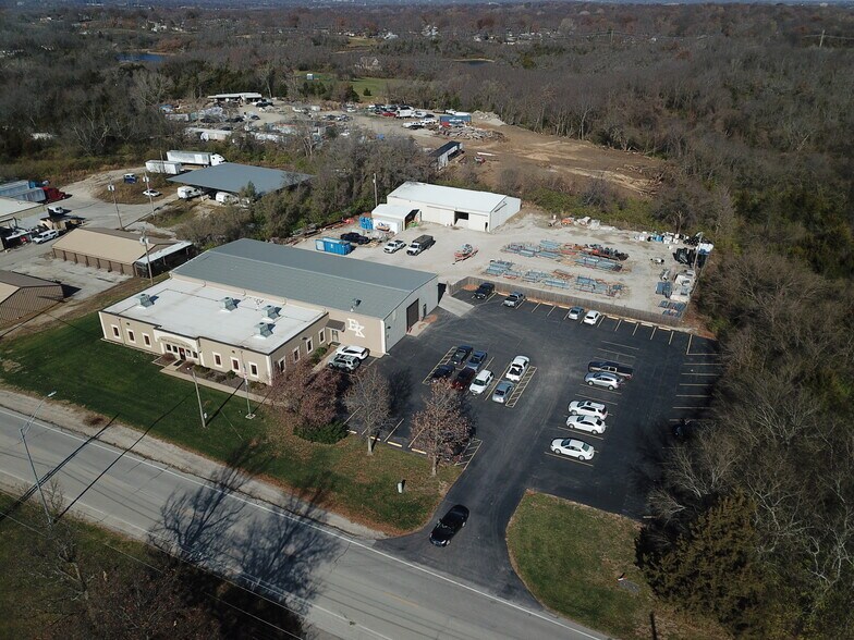 4600 E Martha Truman Rd, Grandview, MO à louer - Photo du bâtiment - Image 2 de 2