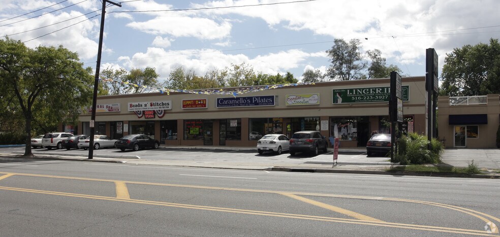 2318-2338 Merrick Rd, Merrick, NY à vendre - Photo du bâtiment - Image 2 de 3