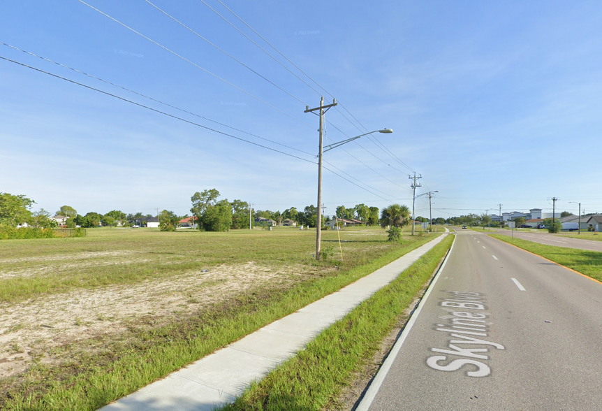 SW 1006 Skyline Blvd., Cape Coral, FL à vendre - Photo du b timent - Image 3 de 3