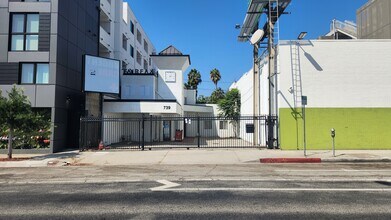 739-741 N Fairfax Ave, Los Angeles, CA à louer Photo du bâtiment- Image 1 de 1