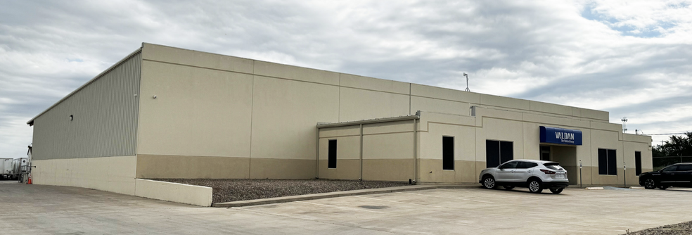 1669 World Trade Center Loop, Laredo, TX for lease - Building Photo - Image 1 of 2