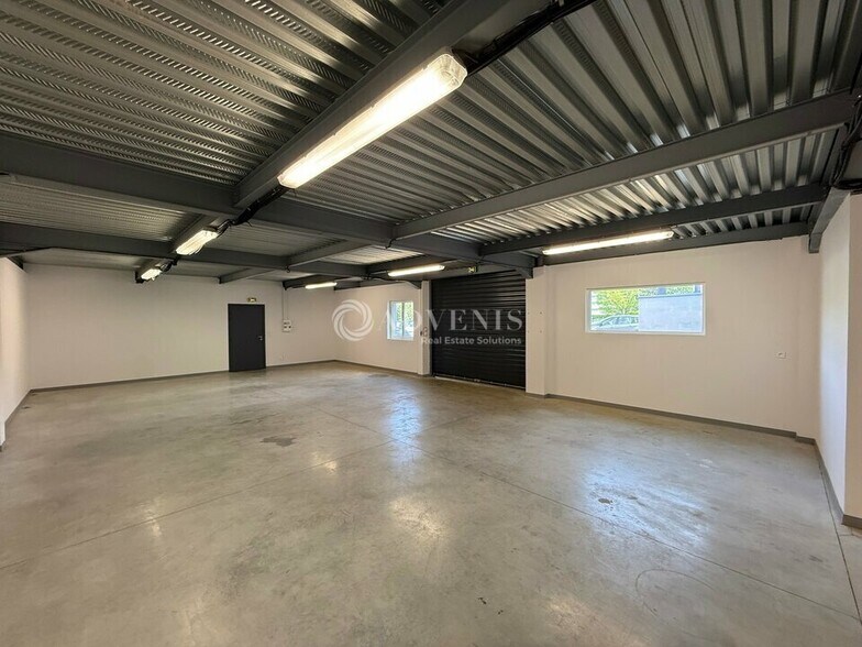 Flex dans Saint-Jean-de-Braye à louer - Photo du bâtiment - Image 1 de 10