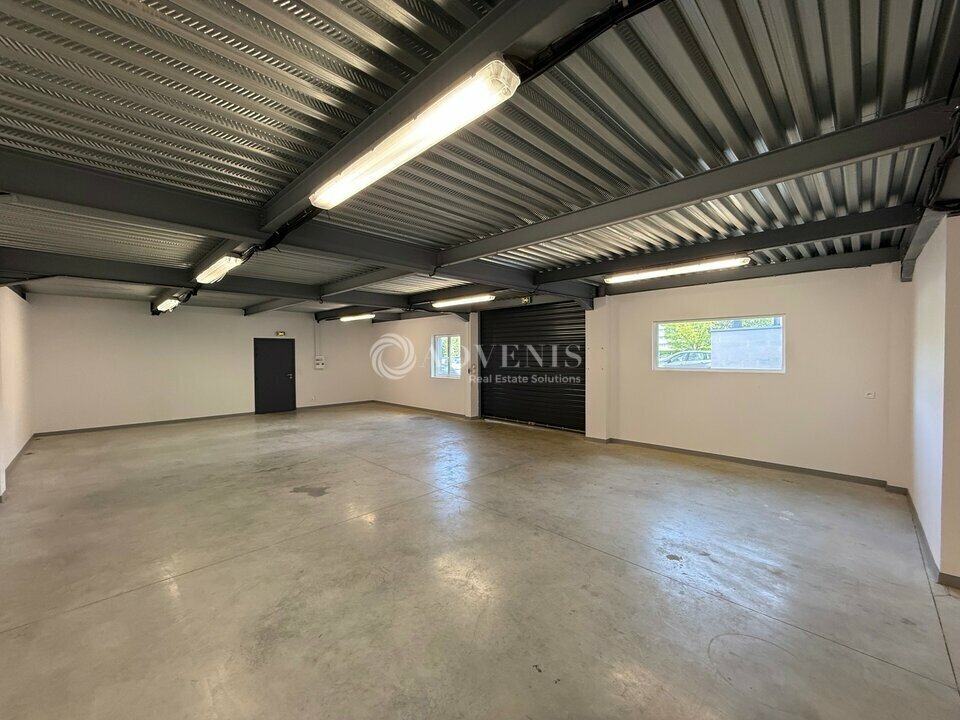 Flex in Saint-Jean-de-Braye for lease Building Photo- Image 1 of 11