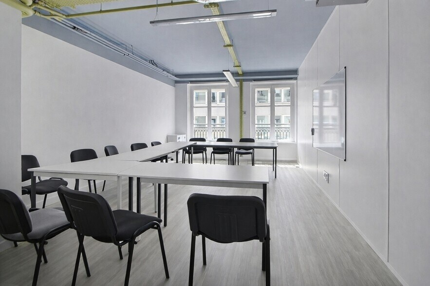 32 Bis Rue De Paradis, Paris for lease - Building Photo - Image 2 of 19