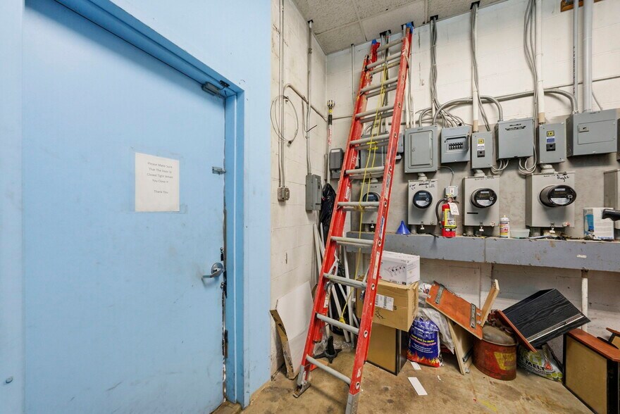 1245 US 1, Edison, NJ à louer - Photo du bâtiment - Image 3 de 22