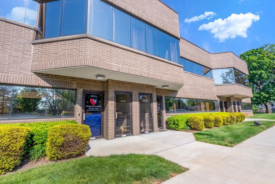 2 Hartford Dr, Tinton Falls, NJ for sale - Building Photo - Image 2 of 22