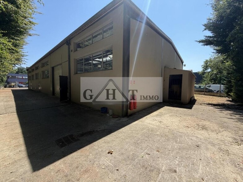Industrial in Ozoir-la-Ferrière for lease - Building Photo - Image 1 of 10