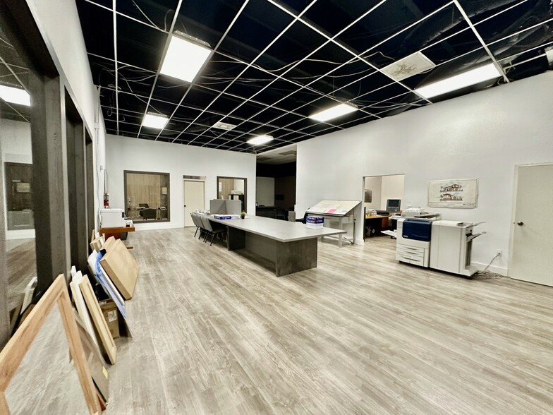 7701-7715 NW 56th St, Miami, FL for lease - Interior Photo - Image 2 of 7