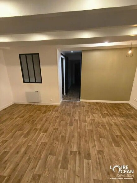 Commerce de détail dans Nantes à louer - Photo du bâtiment - Image 2 de 8