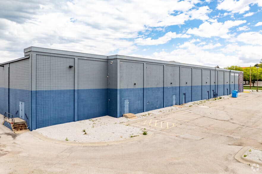 2828 S 82nd Ave, Omaha, NE à vendre - Photo du bâtiment - Image 2 de 13