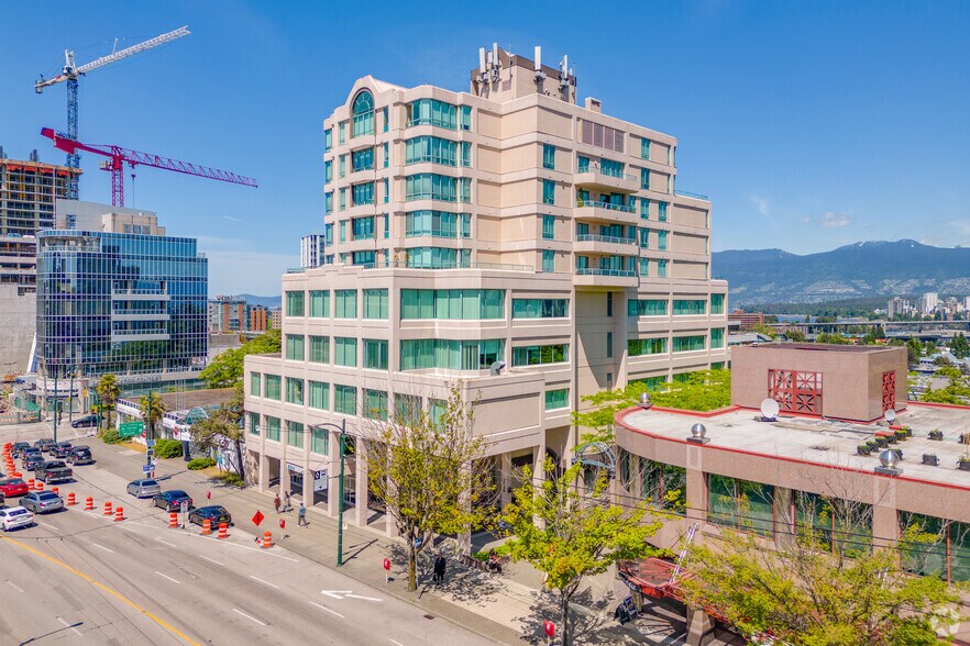 1355-1371 W Broadway, Vancouver, BC à louer - Photo du bâtiment - Image 2 de 11