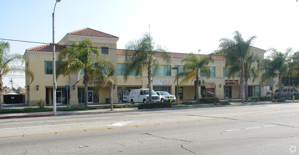 5201-5211 E Washington Blvd, Commerce, CA à louer - Photo du bâtiment - Image 3 de 9