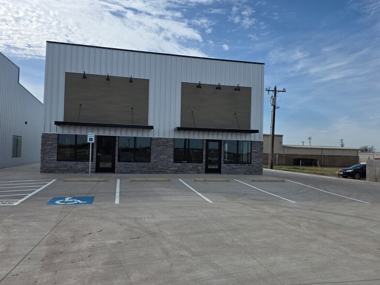 1205 Quinlan Pkwy, Quinlan, TX à louer - Photo du bâtiment - Image 3 de 11