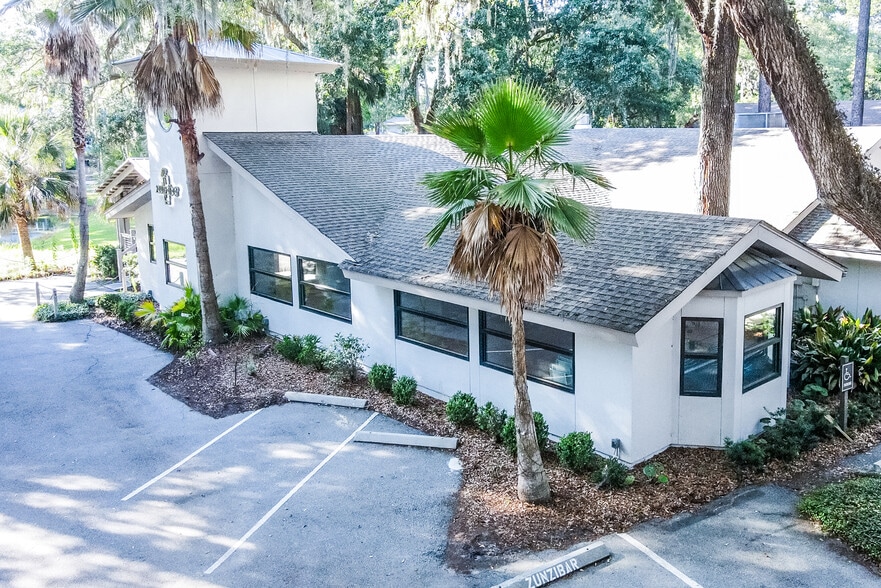 8 Executive Park Rd, Hilton Head Island, SC for sale - Building Photo - Image 2 of 16