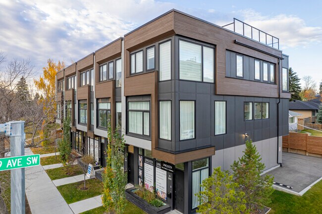 More details for 2005 37 St SW, Calgary, AB - Retail for Sale