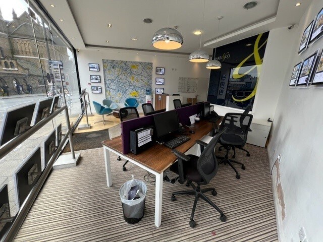 52 High St, Londres à louer Photo du bâtiment- Image 1 de 4