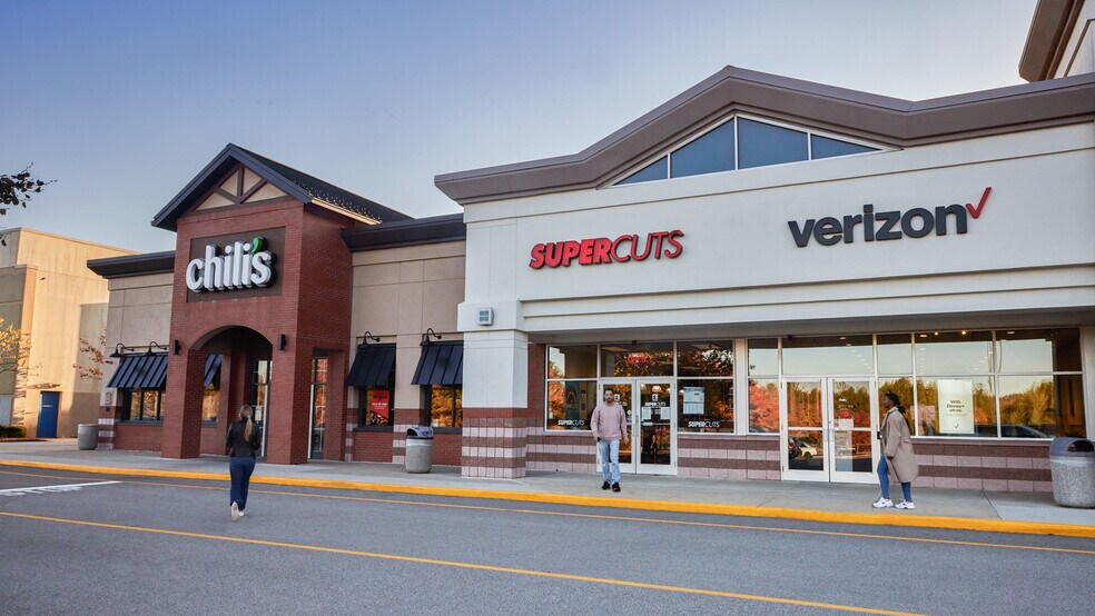 245-267 Hartford Ave, Bellingham, MA à louer - Photo du bâtiment - Image 3 de 9