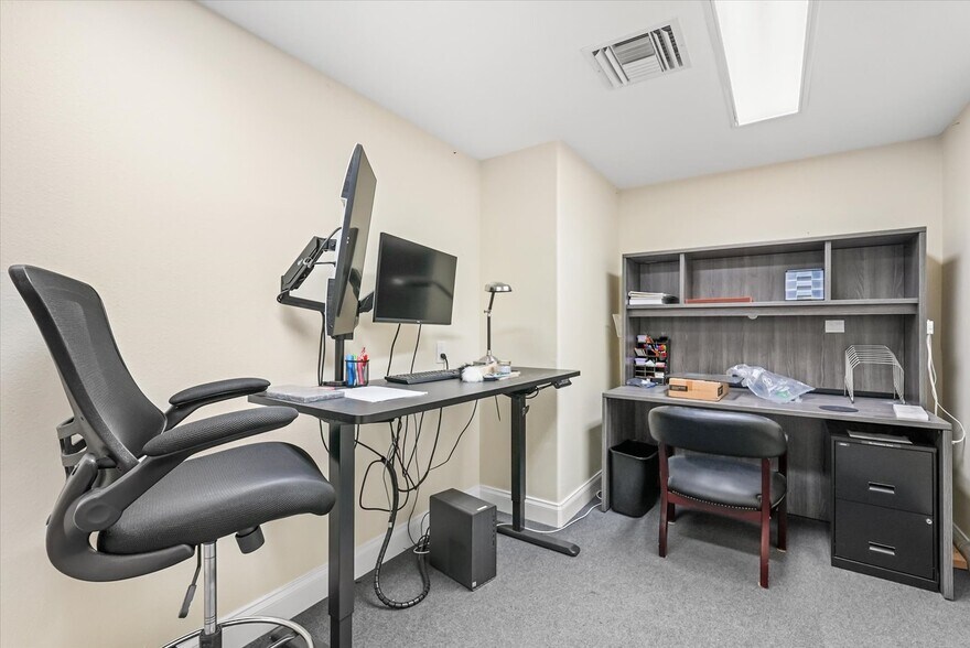 141 Parliament Loop, Lake Mary, FL à vendre - Photo du bâtiment - Image 2 de 33