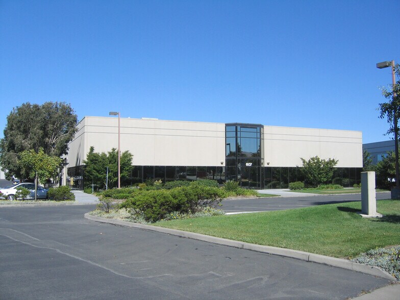 607 Airpark Rd, Napa, CA for lease - Building Photo - Image 1 of 6