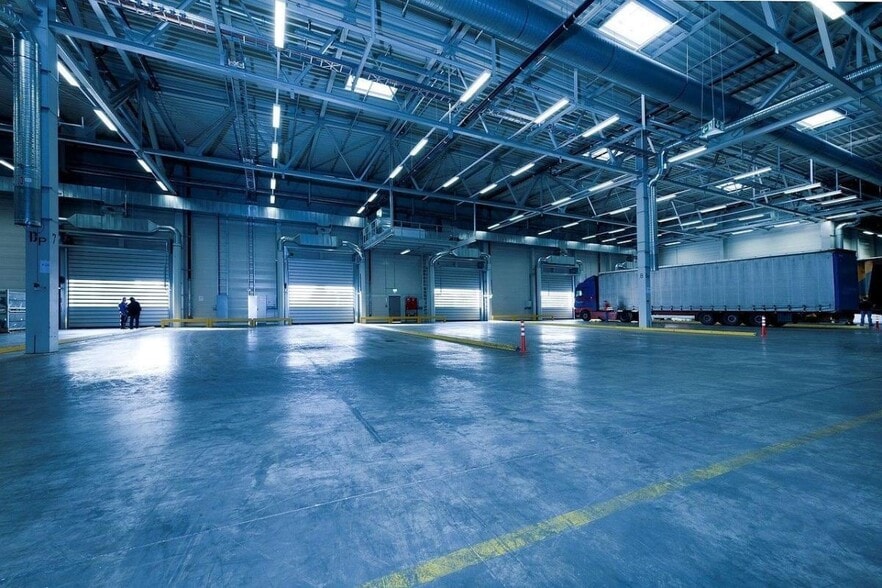 Industrial in Saint-Ouen-l'Aumône for lease - Building Photo - Image 2 of 2