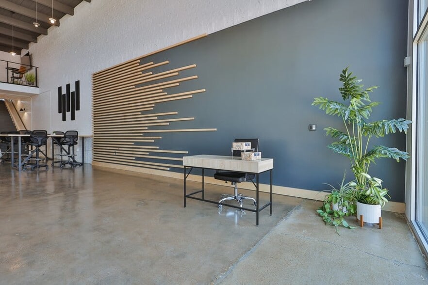 611 Broadway, Lubbock, TX for sale - Building Photo - Image 3 of 60