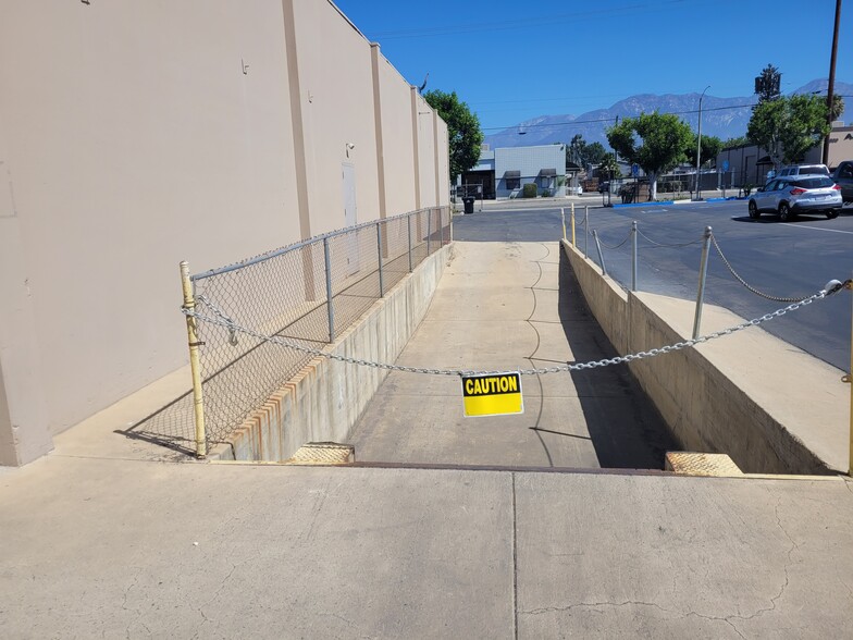 1009-1033 Brooks St, Ontario, CA for lease - Building Photo - Image 2 of 17