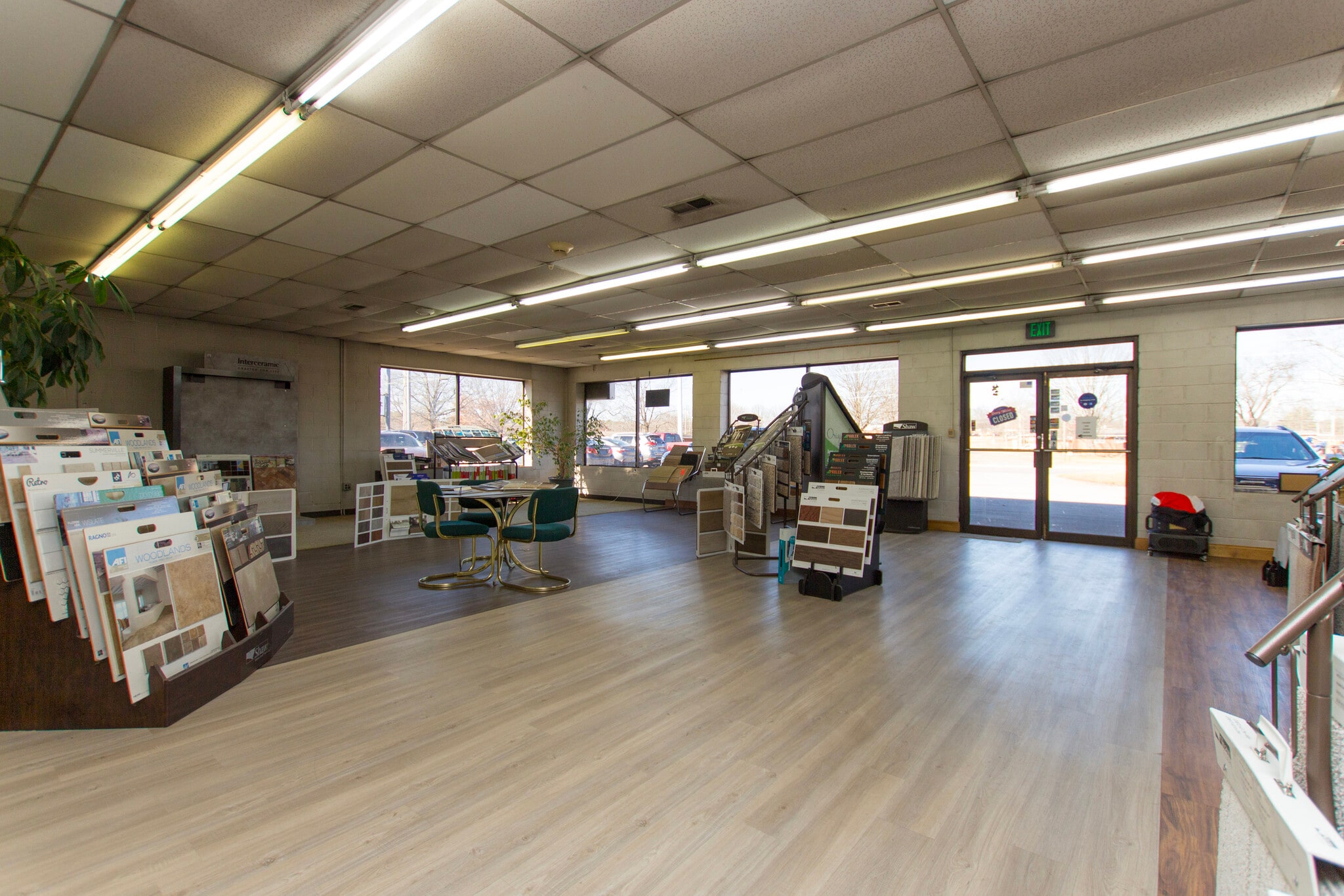 2733 University Dr NW, Huntsville, AL for sale Interior Photo- Image 1 of 7