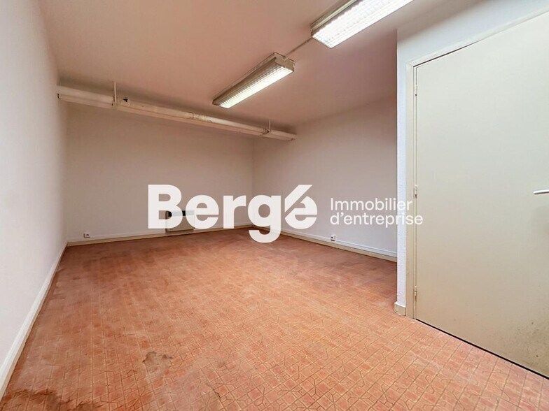 Retail in Antibes for sale - Interior Photo - Image 3 of 4