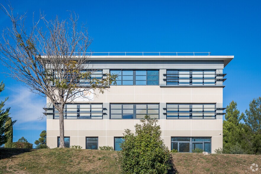 320 Avenue Archimède, Aix-en-Provence à louer - Photo du bâtiment - Image 3 de 4