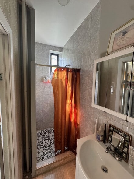 1728 Greene Ave, Ridgewood, NY for sale - Interior Photo - Image 2 of 7