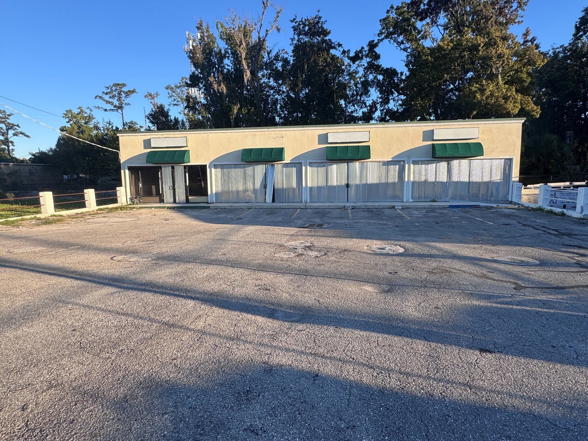 Four Points of Jax Retail Portfolio portfolio of 4 properties for sale on LoopNet.ca Primary Photo- Image 1 of 6